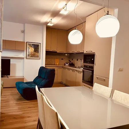 Sunrise Haven Center Apartment *