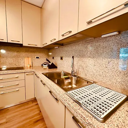 Sunrise Haven Center Apartamento Tirana